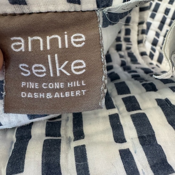 Annie Selke Reversible Quilt Full/Queen - Picture 5 of 7